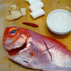 甘辛の煮汁が絡んで至極の味わい 金目鯛の姿煮 レシピ 作り方 By Oppeke22 楽天レシピ 甘辛の煮汁が絡んで至極の味わい 金目鯛の姿煮 レシピ 作り方 By Oppeke22 楽天レシピ